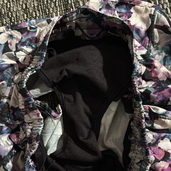 Lululemon Hotty Hot Short II *2.5" - Picture 4 of 7